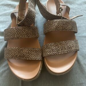 Universal Thread Brown Sandals with Textured Straps